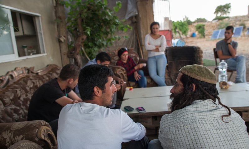 'סליחה על השאלה' עם פלסטינים באפרת