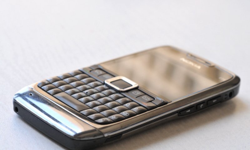 האם מותר להשתמש בטלפון סלולרי כשעון מעורר בשבת?