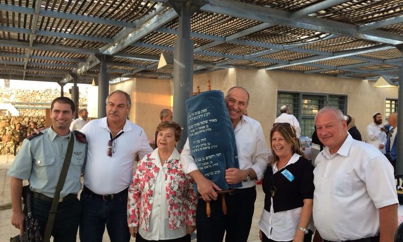 הסטוריה: ספר תורה הוכנס לגבעת התחמושת