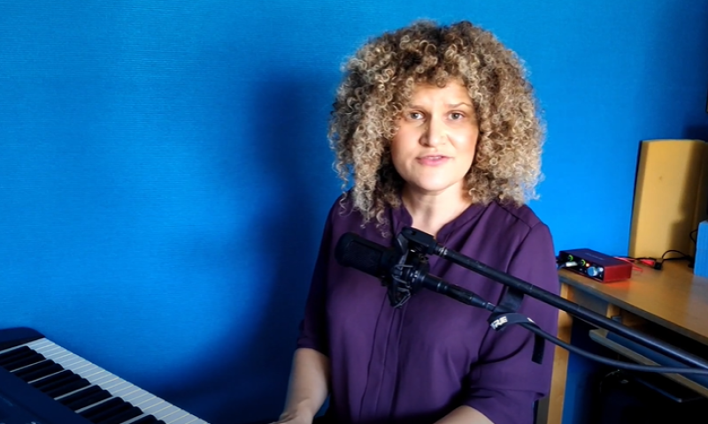 מרגש: המחווה של אודהליה ברלין לנתן זך ז"ל. צפו