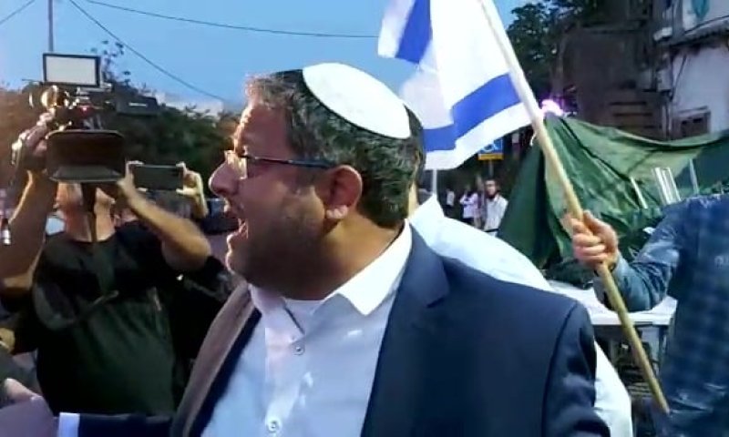 ערבים ניסו להוריד את ח"כ בן גביר מהכביש