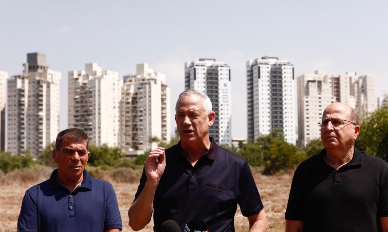 גנץ בעוטף עזה:"להעצים את מדרגות התקיפה בעזה"