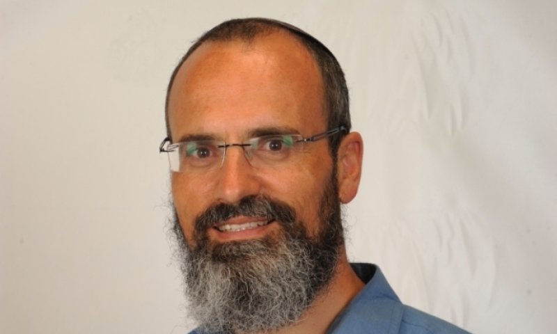 עורך 'בשבע': בנט נכנע לעיתונאים ובחר את הרב סתיו במחטף