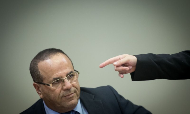 בזמן שהוא חבר בממשלה: קרא נבחן ל"הישרדות VIP"