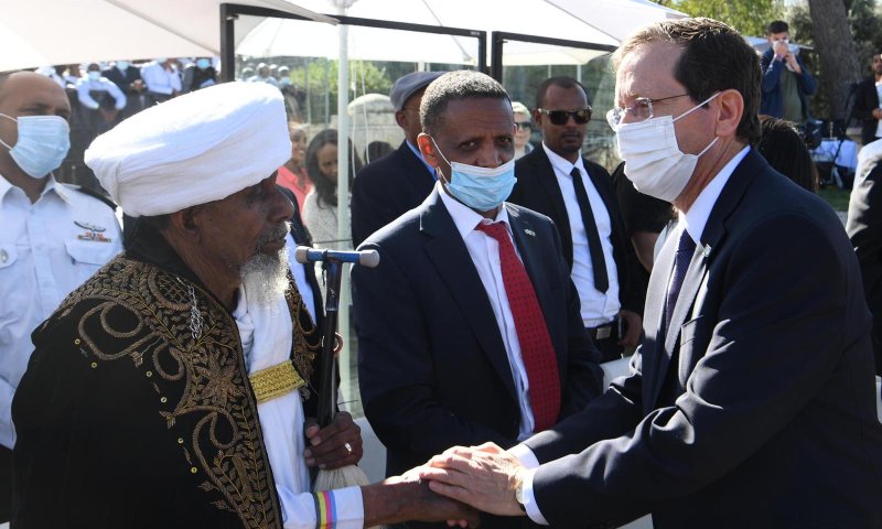 הנשיא בסיגד: "אלפים עוד מחכים לעלות לישראל"