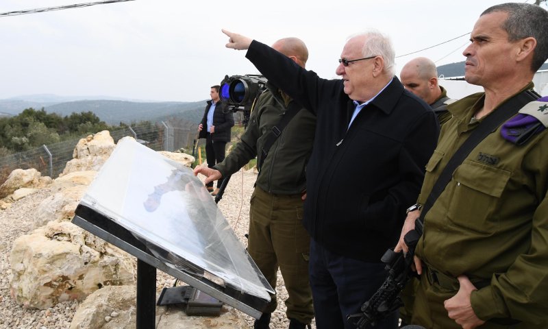 ריבלין בגבול: "חיזבאללה יביא לחורבן של לבנון"