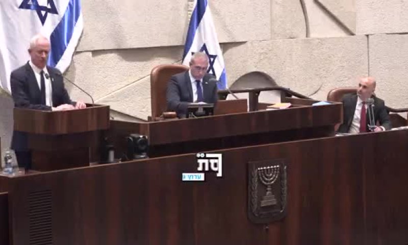 גנץ במתקפה בכנסת: &ldquo;לשכת ראש הממשלה היא לא לשכת תעסוקה&rdquo;