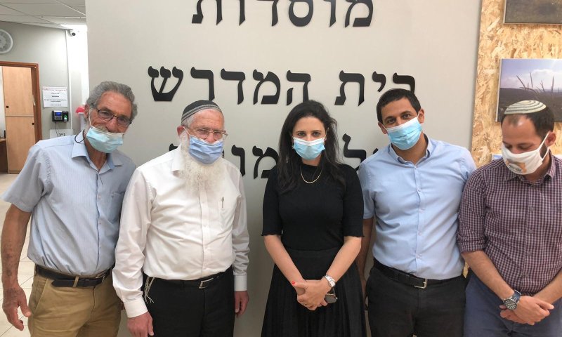 הרב לבנון גיבה את שקד: "לא בכל מחיר נקבל ריבונות"