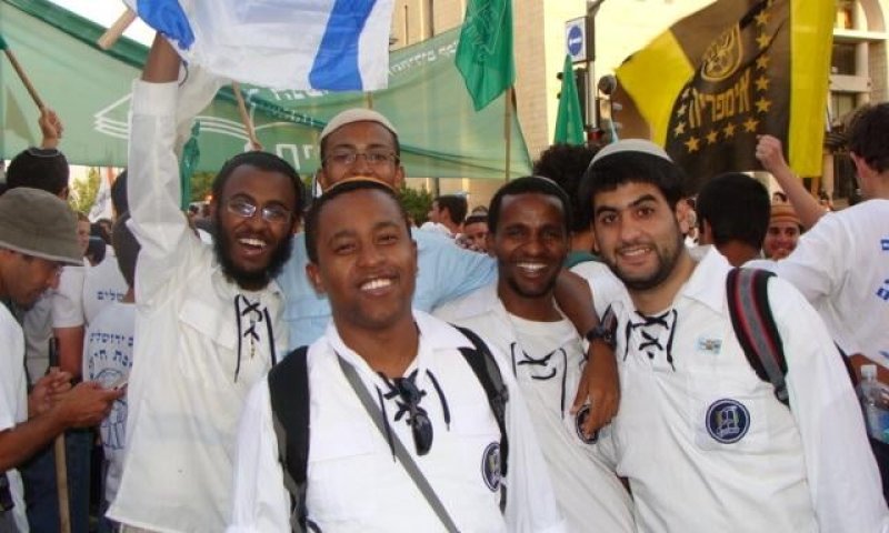 חניכי בני עקיבא חגגו את חג הסיגד במדרחוב בירושלים