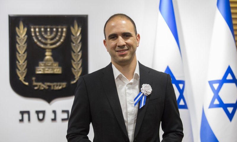 מביך: כמה שגיאות אפשר להכניס לפסוק אחד? צפו