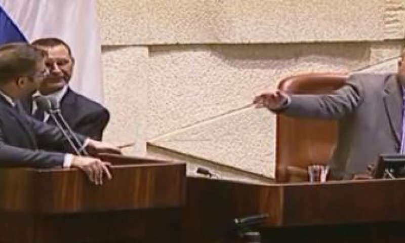 עימות במליאה; חזן לטיבי: "תומך טרור, לא נשתוק"