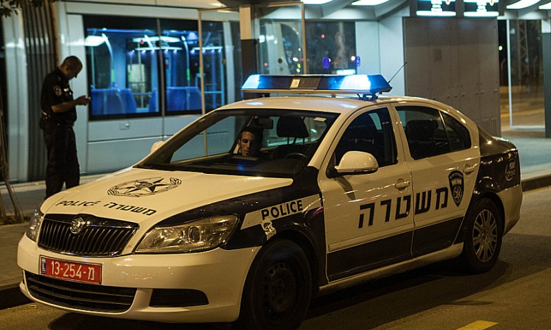 איים על אמו בגרזן בגלל שראה שדים בבית