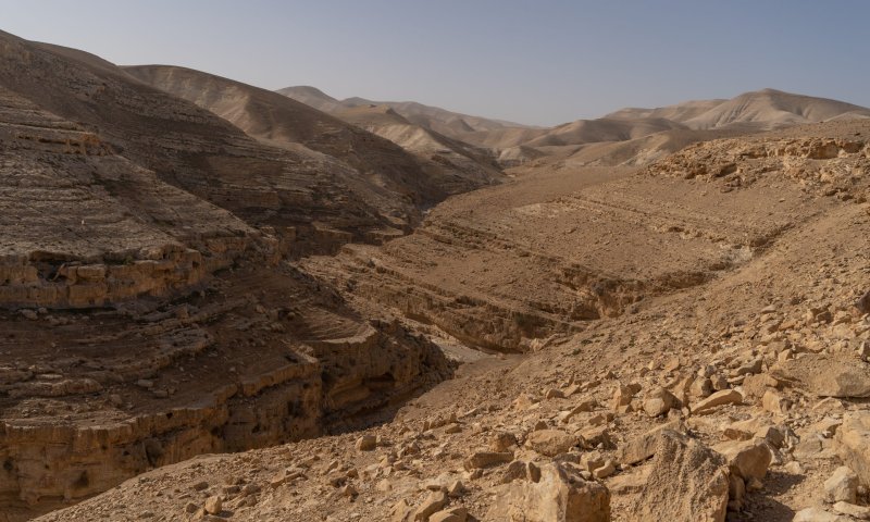 רוכבת אופנים חולצה ממדבר יהודה לאחר שנפצעה