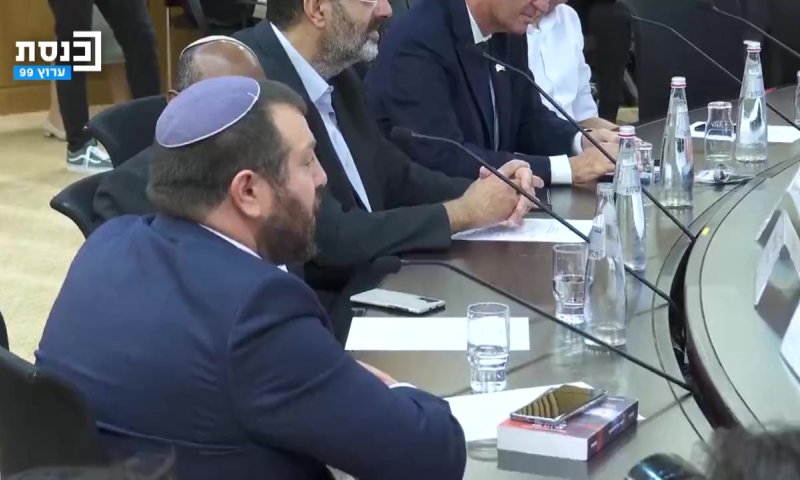 ביום הראשון בכנסת: עמיחי אליהו פותח בברכת שהחיינו