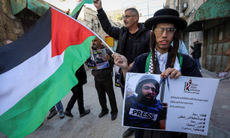 השוטרים נדהמו מתעודת הזהות של המפגין