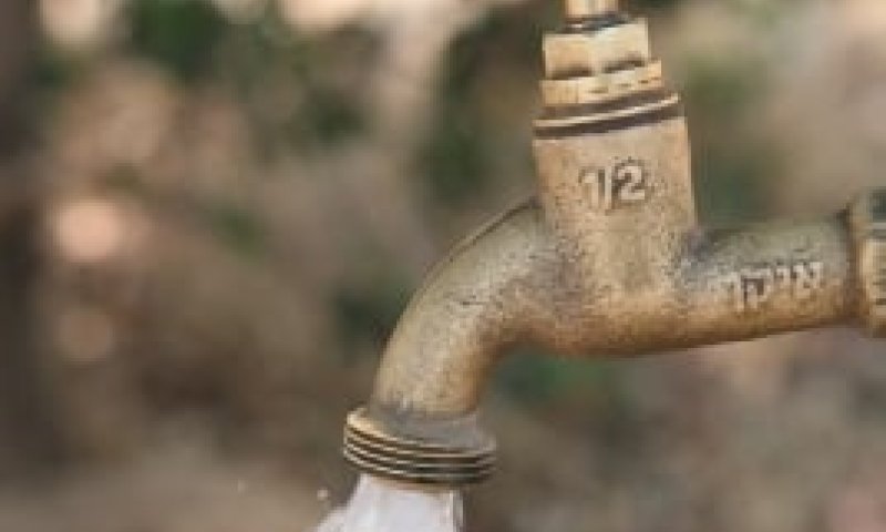 החומרה של החרדים מיותרת; מותר לפתוח את הברז בשבת