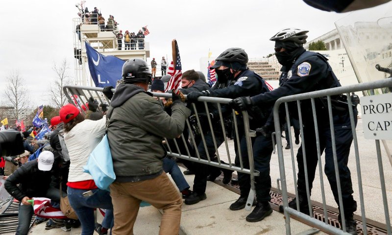 אירועי ארה"ב, רב תרבותיות והתפוררות פנימית