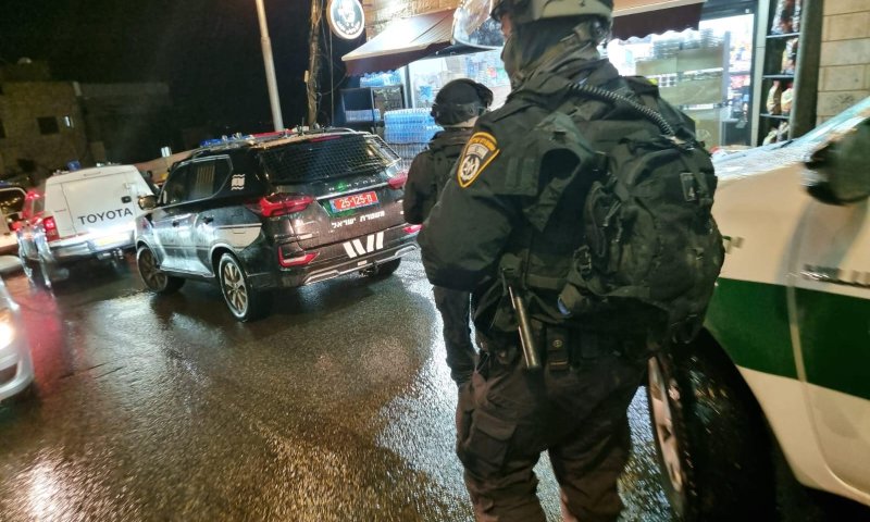 בלב ירושלים: חשוד בפריצה לרכב פצע שוטר ונוטרל בירי