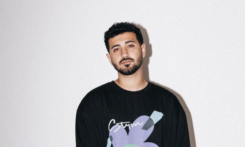 אחרי 18 שנה: יגל אושרי בחידוש לקלאסיקה "את יפה"