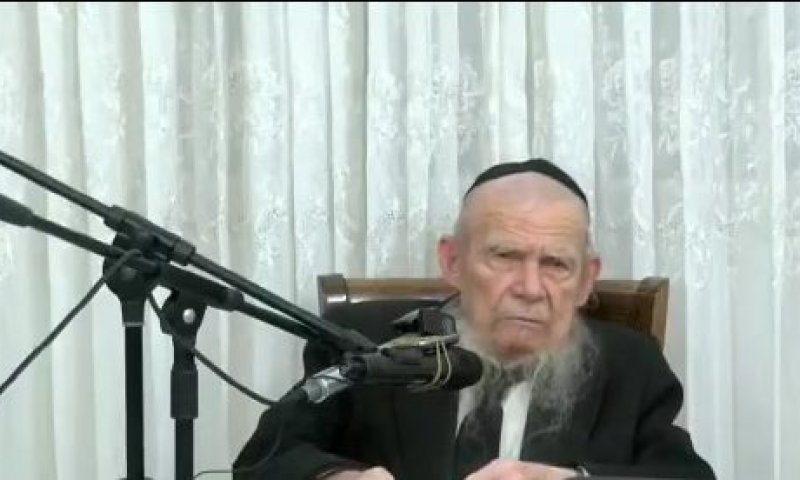 הרב אדלשטיין: אסור תפילה במניין, אסור להזמין לפסח