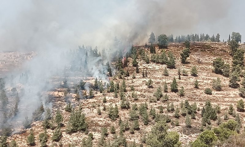 גוש עציון: שריפת ענק סמוך ליישוב גבעות