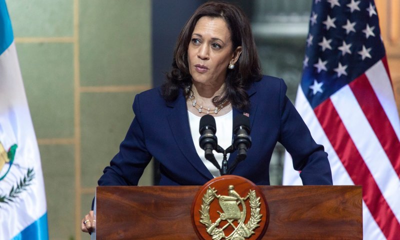 האריס מגנה את המפגינים: "אין מקום באומה שלנו"