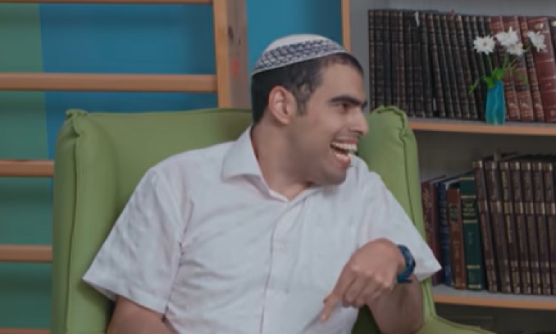 מדהים: יודע את כל התנ"ך בעל פה | צפו: