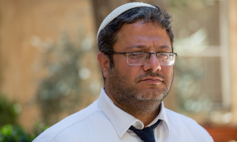 יוסי דגן הוא עילוי אך הוא טומן את ראשו בחול