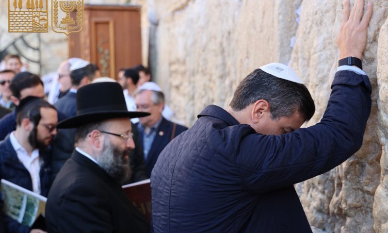 "אני כאן היום לומר תודה לאלוהים" נשיא פרגוואי בביקור בכותל