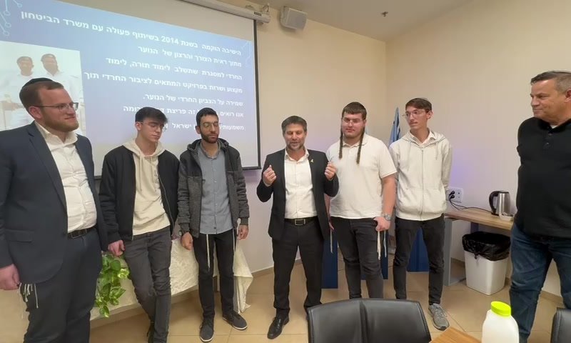 סמוטריץ' בישיבת ההסדר החרדית: מעריץ אתכם