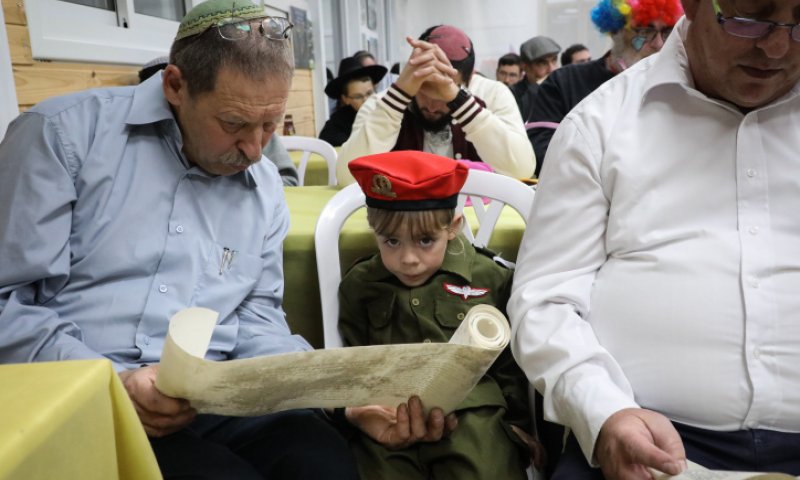 בהתאם למגבלות הקורונה: קריאות מגילה ברחבי הארץ