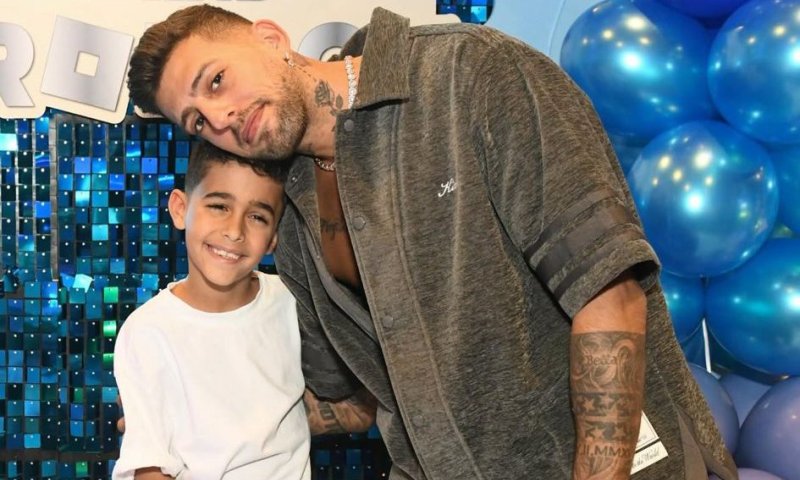 "מרגש עד דמעות": הברכה של בן אל לבנו והתגובה של אורטל עמר