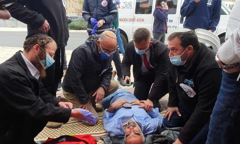 שובת הרעב איתי זר התמוטט ופונה לבית החולים