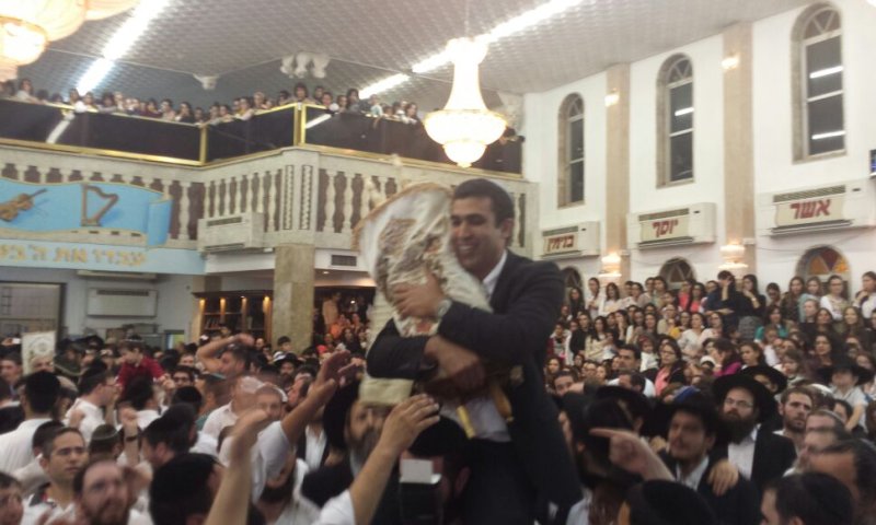 צפו: תיעוד ההקפות השניות בכפר חב"ד