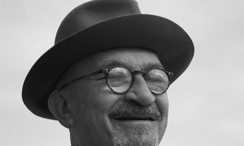 היום בהיסטוריה: חיים ויצמן נשבע אמונים בתור נשיא