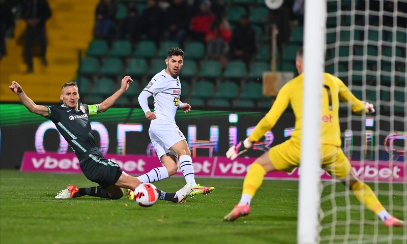 מנור סולומון ממשיך לכבוש בליגה הטובה בעולם