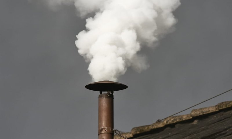 עשן לבן מעל הוותיקן: נבחר אפיפיור חדש תוך 24 שעות