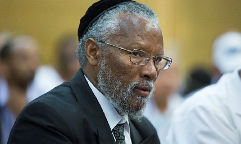 בגלל מאבקו באפליה, הרב יוסף הדנה הודח מתפקידו