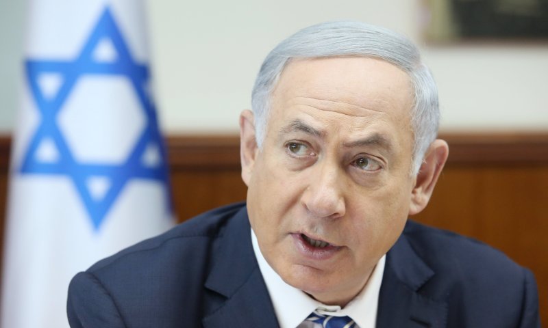 נתניהו: "שטויות, כל פעם שאני בחו"ל זה קורה"