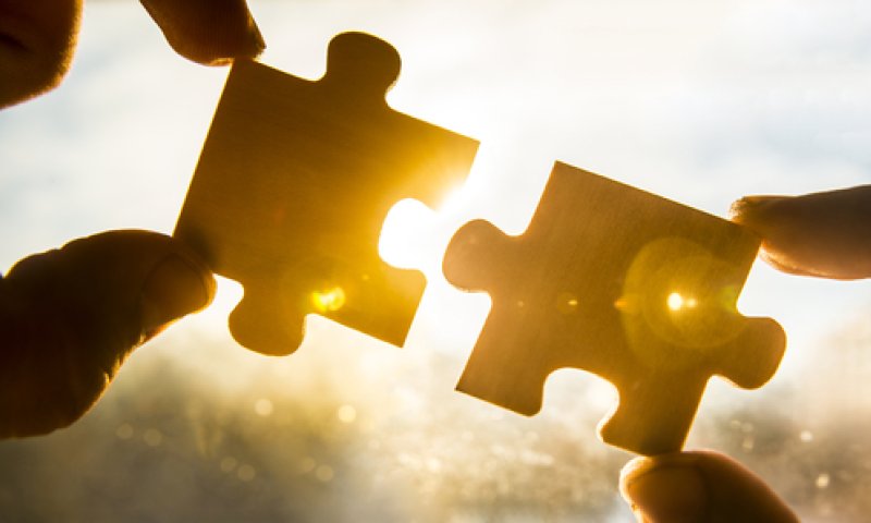 לפעמים כדי להתאחד צריך להתרחק