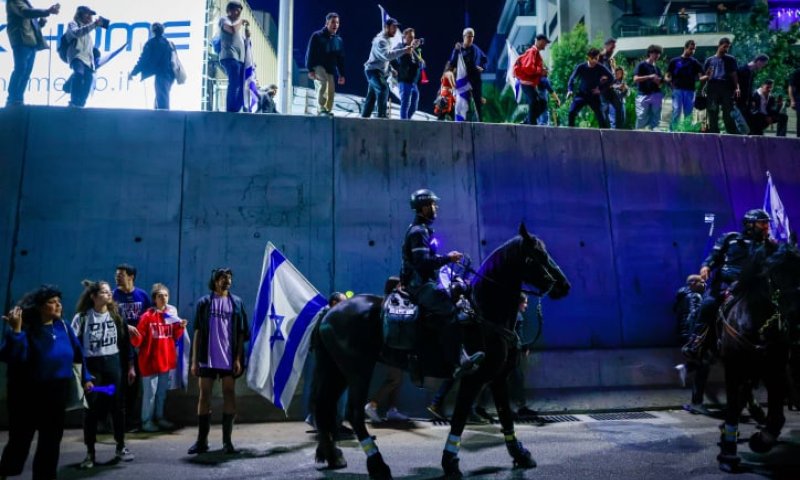 אחרי הסערה: הפרש שתועד מכה מפגינה נחקר במח"ש