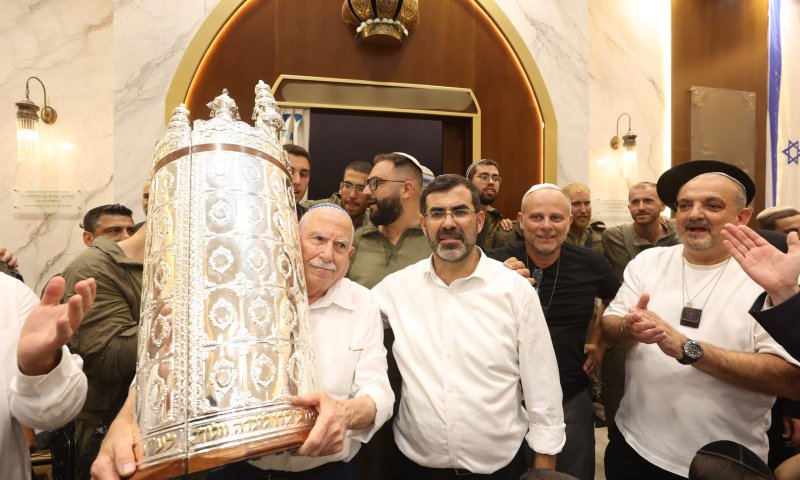 ספר התורה של יד לאחים הוכנס לבית כנסת בהר חומה