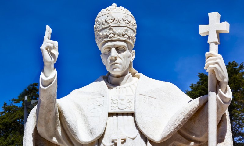 הוותיקן חושף: זו הזהות המפתיעה של האפיפיור החדש