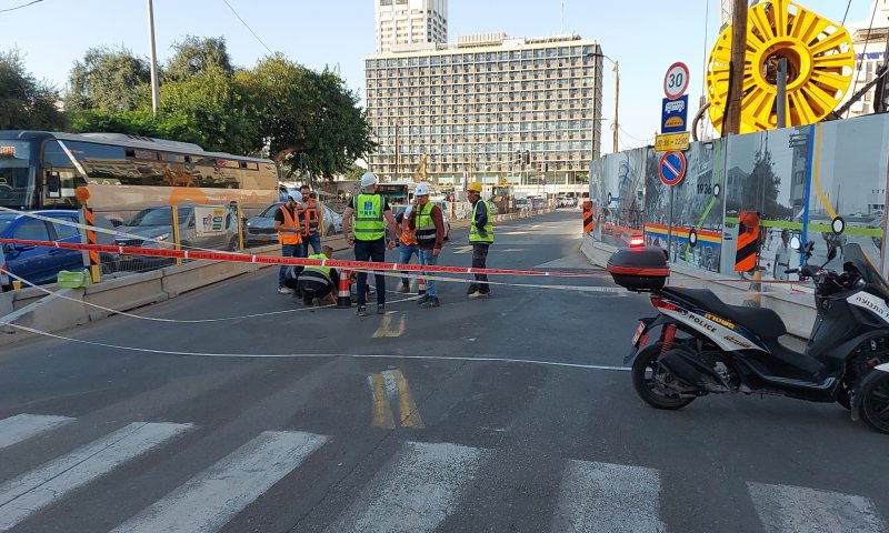 בולען בתל אביב: המשטרה חסמה 2 נתיבים באבן גבירול