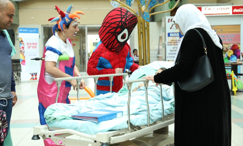 דו קיום במסיבת פורים: המתנדבים העלו חיוך על פניה של הילדה הערבייה