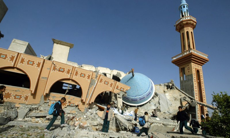 צפו: צה"ל משמיד מנהרות טרור מתחת למסגד