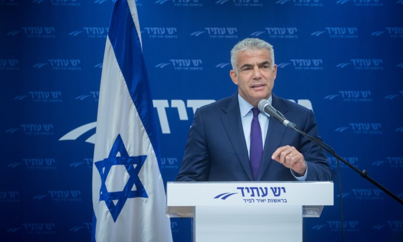 לפיד האשים את אנשי נתניהו: "מייצרים נגדי פייק ניוז"