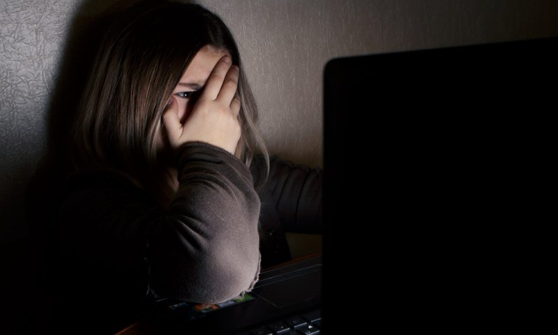 חשד: תושב רחובות ביצע עבירות מין בבתו בת ה-14