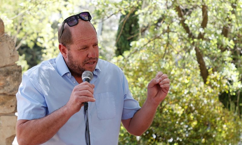 מאות תושבים נגד ירון רוזנטל: "בגידה בהתיישבות"