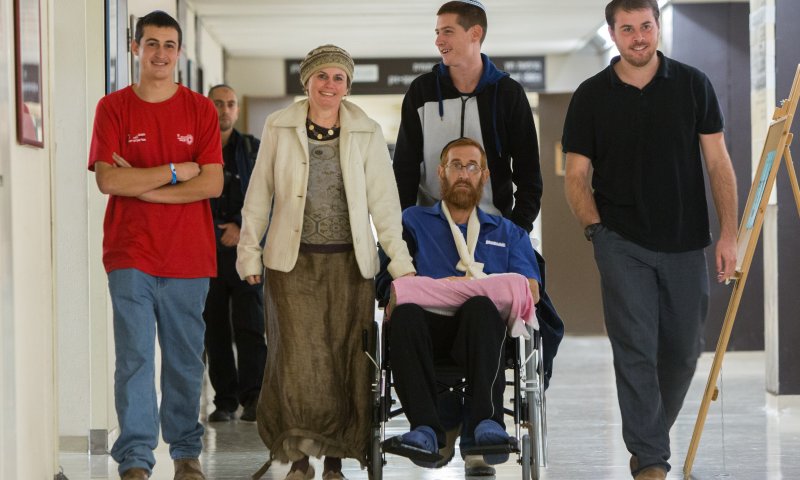 הולך הביתה: יהודה גליק השתחרר מבית החולים